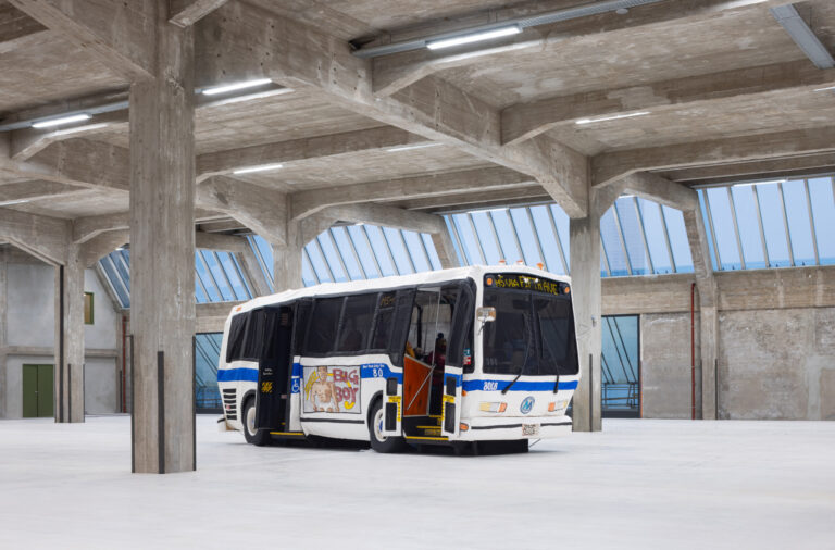 Red Grooms, ‘The bus’ (detail), 1995, gemengde techniek, 279,1 x 676 x 269,9 cm, Fenix, Rotterdam © Pierre Le Hors