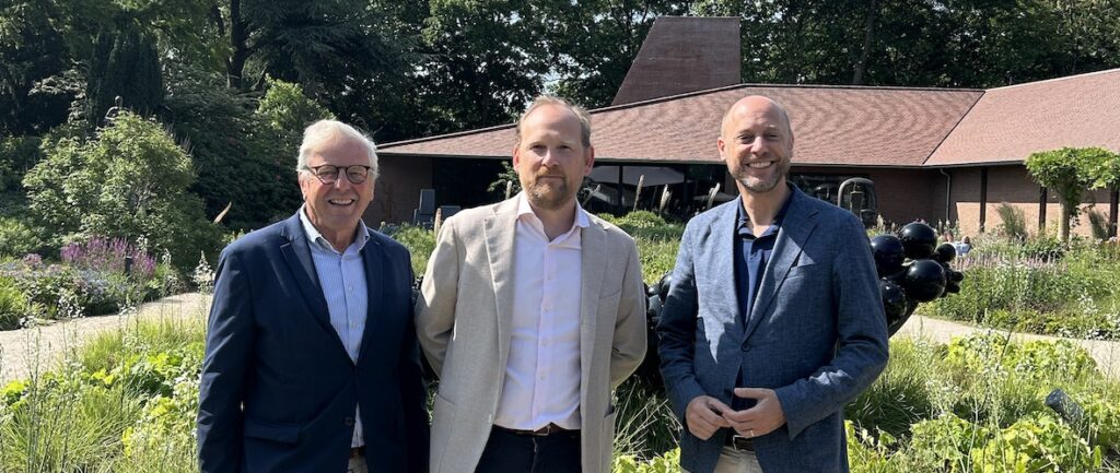 Op de foto (van links naar rechts): Age Fluitman, Doede Hardeman en Evert van Os.