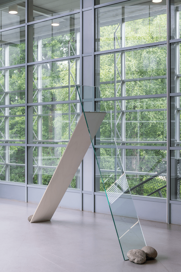 Zaaloverzicht ‘Kishio Suga – Where both sides meet’, foto: LNDWstudio