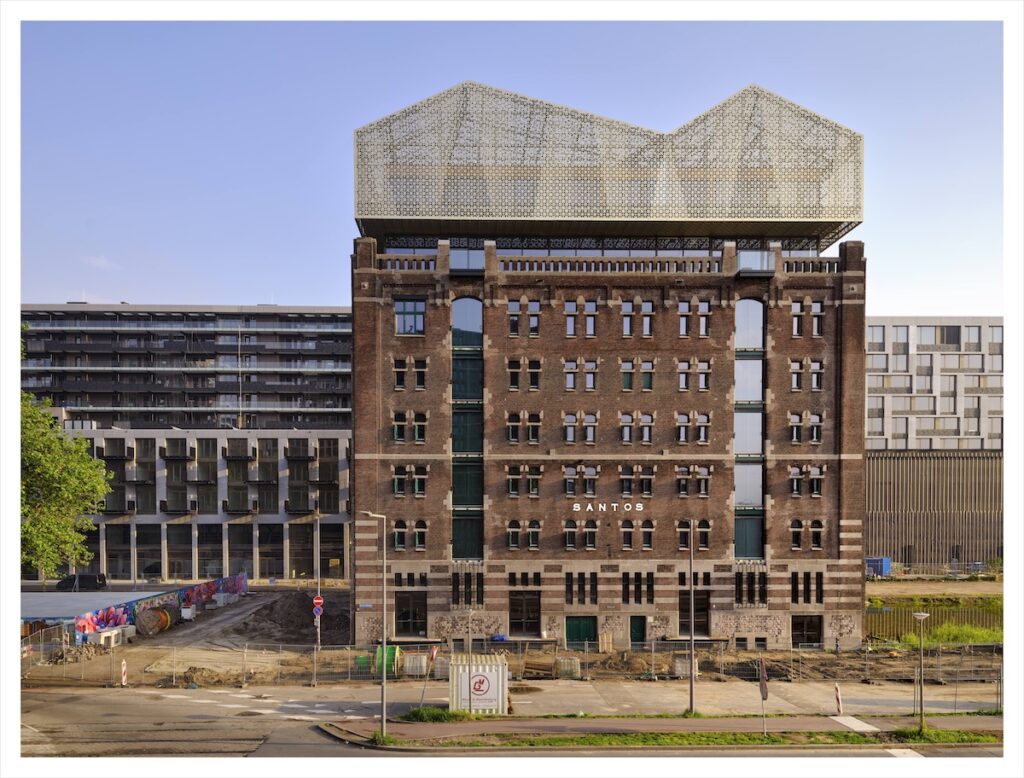 Vooraanzicht pakhuis Santos, waarin het Nederlands Fotomuseum in februari 2026 opent (foto: Studio Hans Wilschut)