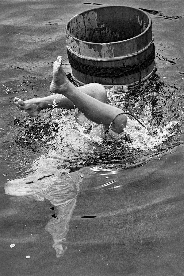 Kusukazu Uraguchi, ‘Opening van het abalone-seizoen, niet ver van het strand van Azurihama, Koshika’, 1964