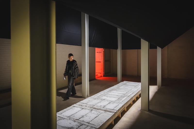 Zaaloverzicht ‘Emerging exits’, met werk van Kees van Leeuwen, foto: Sabine van Nistelrooij