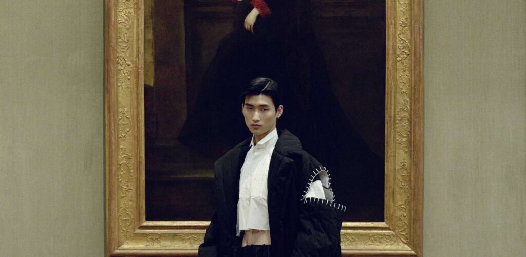 Gallery Looks. Modeinszenierungen in der Gemäldegalerie“: Fotoshooting anlässlich des BERLINER SALONS in der Gemäldegalerie 2025, Entwurf Alexander Gigl, mit Gemälde von Anton van Dyck Foto: Ralph Mecke