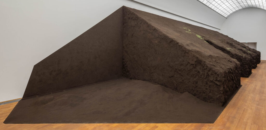 © Delcy Morelos, 2025. Courtesy the artist and Marian Goodman Gallery. Photo: Staatliche Museen zu Berlin, Nationalgalerie / Jacopo La Forgia