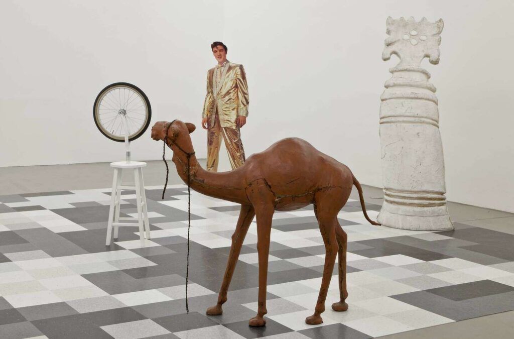 Lutz Bacher, Chess, 2012, Installation view, Portikus, Frankfurt am Main. Courtesy The Estate of Lutz Bacher and Galerie Buchholz. Photo: Helena Schlichting.