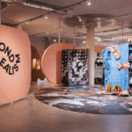 Zaaloverzicht ‘Beyond Surrealism’, foto: Natascha Libbert