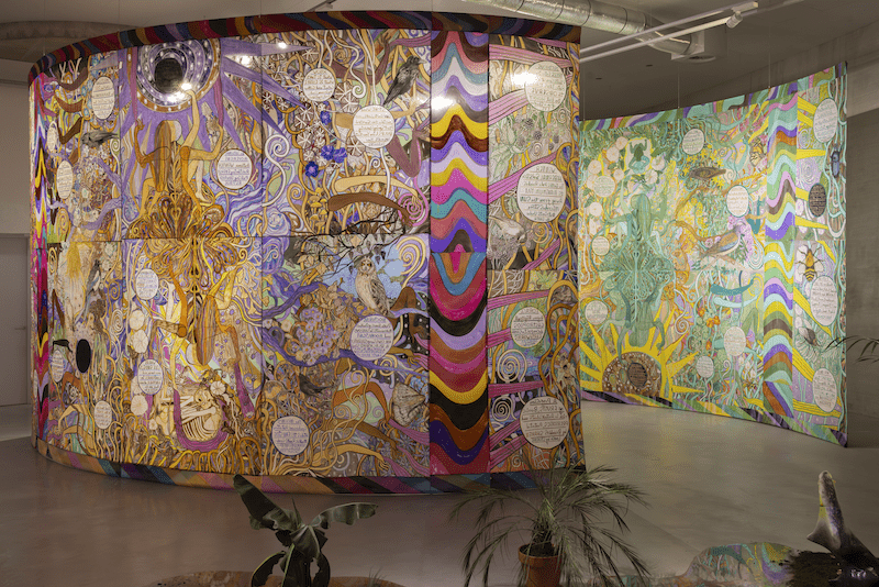 Zaaloverzicht ‘Beyond Surrealism’ met werk van Emma Talbot, foto: Natascha Libbert