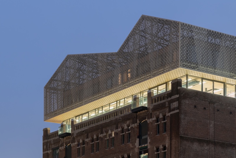 Kroon op pakhuis Santos, foto: Iwan Baan