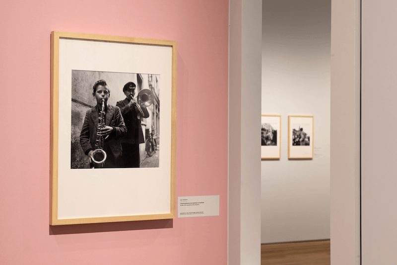 Ad Windig, 'Straatmuzikanten met saxofoon en trombone', 1954, foto: Mike Bink