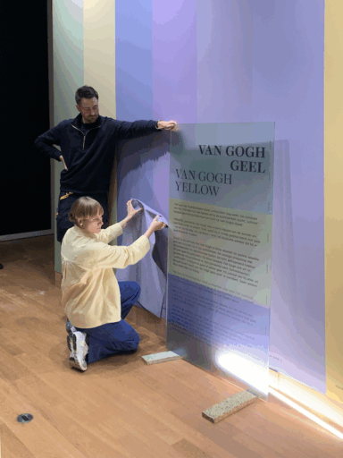 Raw Color aan het werk in de tentoonstelling