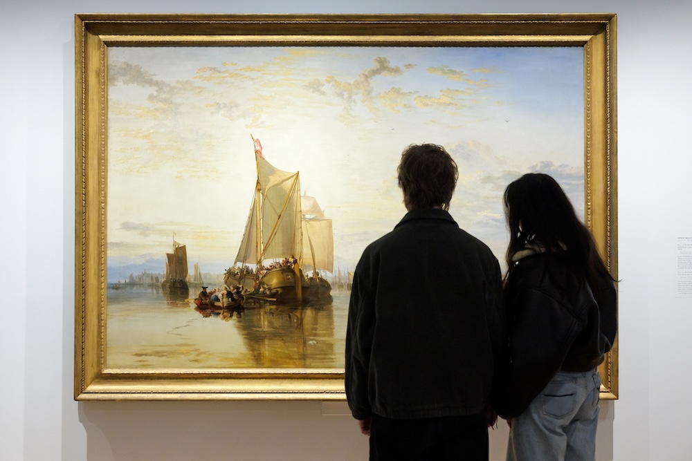Bezoekers bij J.M.W. Turner, ‘Dort, or Dordrecht: The Dort Packet-Boat from Rotterdam Becalmed’, 1818, foto: Aad Hoogendoorn