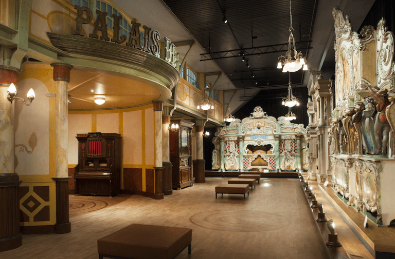 Danspaleis met de Schuyt (1) Zaaloverzicht ‘Het danspaleis’