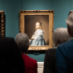 Zaaloverzicht ‘Het raadsel van het meisje in het blauw’, foto: Maarten Nauw