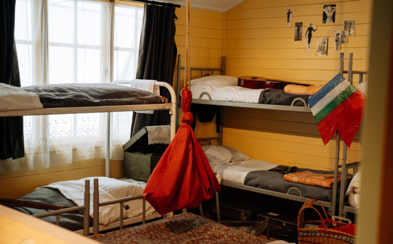 Interieur van de Molukse barak in het Nederlands Openluchtmuseum