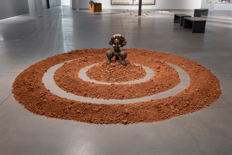 22 Minne Atairu, ‘To The Hand (Front View), 2023