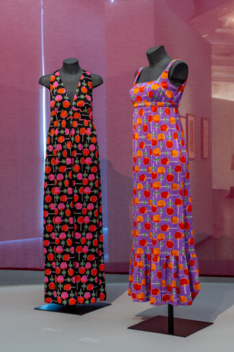 Zaaloverzicht ‘Wilde rokken – Cobra-kunst als textiel’, foto: LNDWstudio