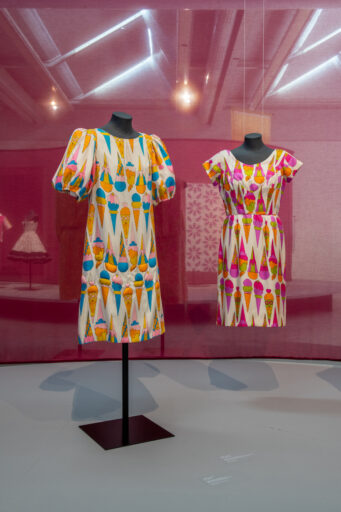 Zaaloverzicht ‘Wilde rokken – Cobra-kunst als textiel’, foto: LNDWstudio