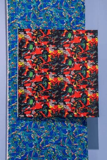 Museum_Cobra_23-04-2026_LNDWstudio_DSC_7191-HDR (2) Zaaloverzicht ‘Wilde rokken – Cobra-kunst als textiel’, foto: LNDWstudio