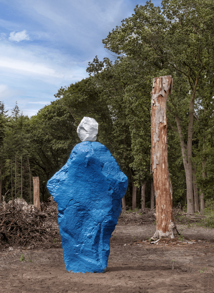 Ugo Rondinone, ‘white blue monk’, 2021, foto: Gert Jan van Rooij