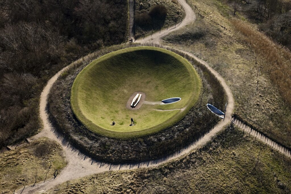 foto Siebe Swart (courtesy Stroom Den Haag) James Turrell, ‘Hemels gewelf’, 1996, foto: Siebe Swart