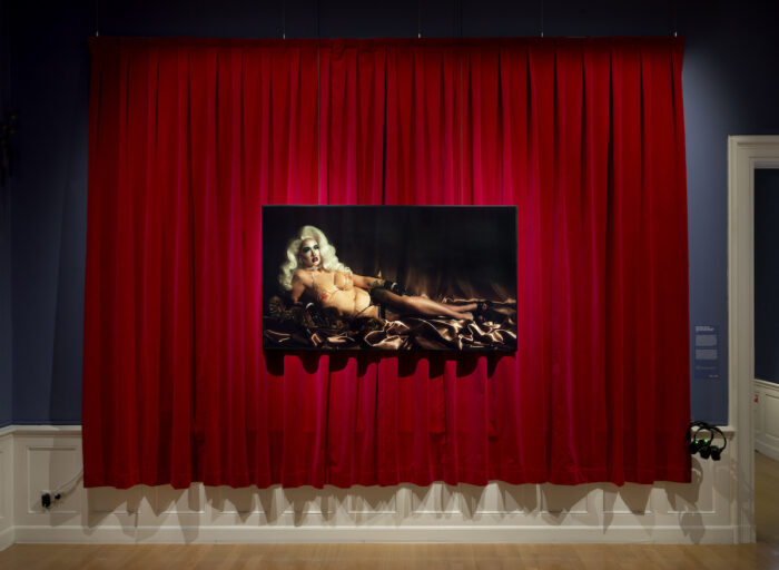 Sin Wai Kin, ‘Tell me everything you saw and what you think it means’, 2018, foto: Gert Jan van Rooij