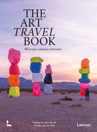 Nadine van den Bosch en Nienke van der Wal, ‘The Art Travel Book – 40 Iconic Outdoor Artworks’, 2026