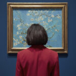 Zaaloverzicht met ‘Amandelbloesem’ van Vincent van Gogh, foto: Jelle Draper