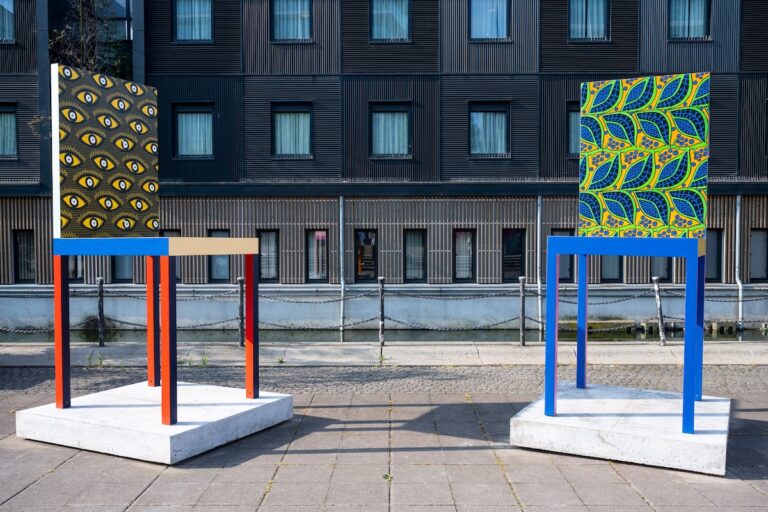 the line types-of-happiness-by-yinka-ilori-royal-docks_dezeen_2364_col_7 Yinka Ilori, ‘Types of Happiness’, 2019, in de kunstroute The Line