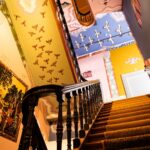 Trappenhuis van het vernieuwde Stedelijk Museum Kampen met werk van FreelingWaters, foto: Bestwerk
