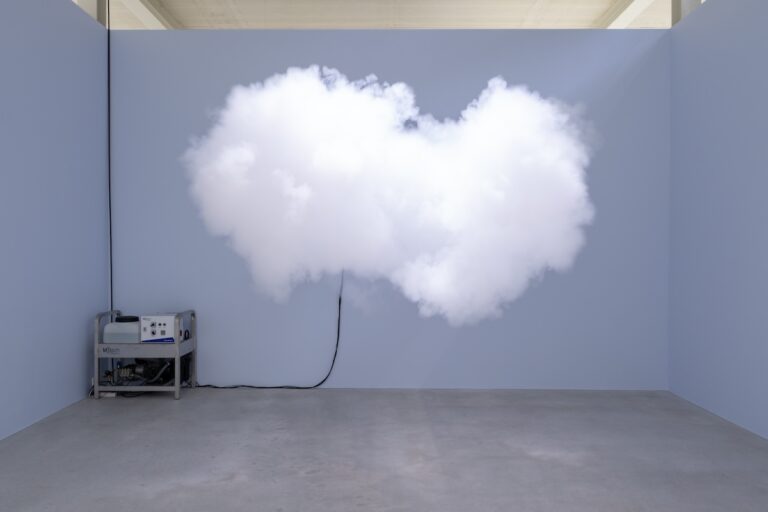 Berndnaut Smilde, ‘Nimbus’, foto: Koen Kievits